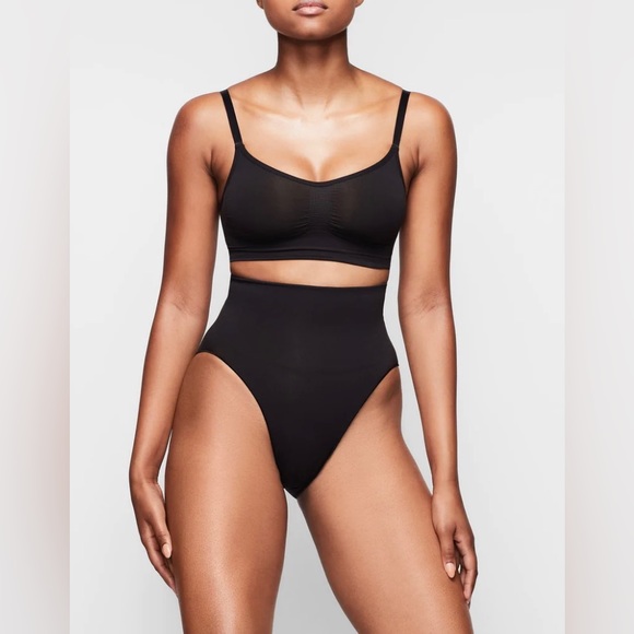 SKIMS NWOT Seamless Sculpt Bralette in Onyx - Picture 3 of 12